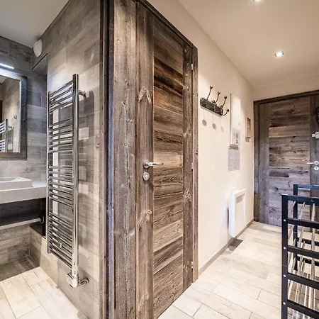 Edelweiss F2 Joli Deux Pieces Idealement Place Dans Le Centre De モルジヌ